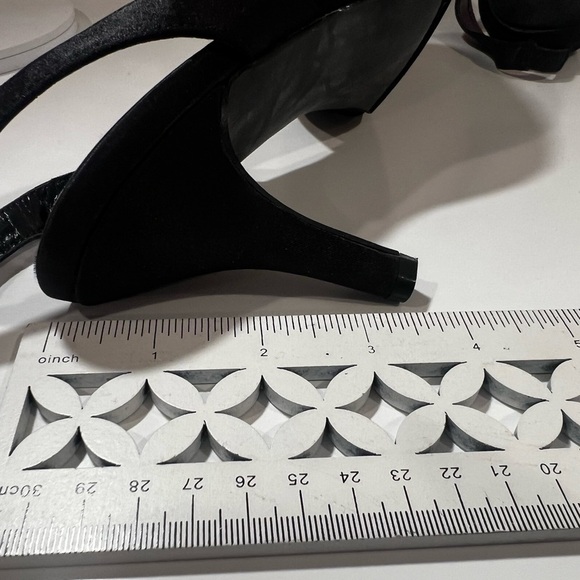 ANNIE  Black Satin Women's Heels/size 8 - Picture 4 of 10